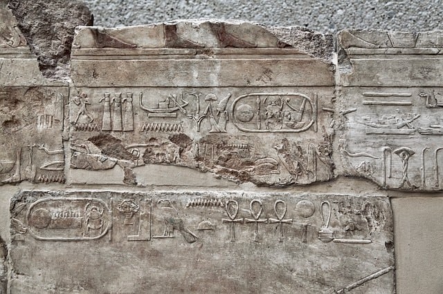 Hieroglyphenschrift mit 2 Kartuschen.